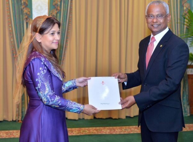 ރާއްޖެއިން އައިއެމްއޯއަށް ޑރ. ފަރަޙްނާޒް