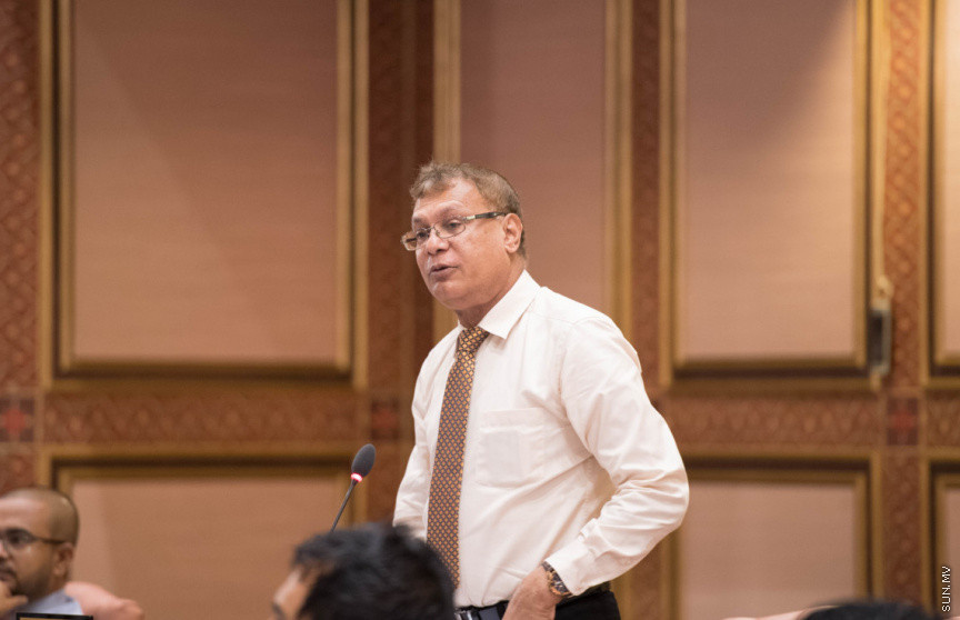 އަމިއްލަ މަންފާއަށް ބާރުގެ ބޭނުން ނަހަމަގޮތުގައި ހިފާނަމަ ޑިމޮކްރަސީއެކޭ ނުބުނެވޭނެ: އައްޑޫ ޝަރީފް