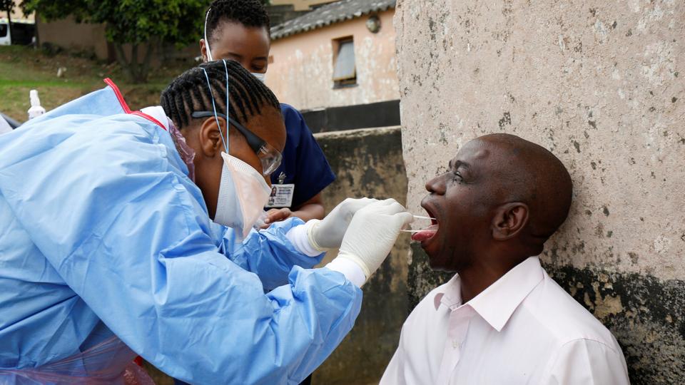 ކޮވިޑް-19: ދެކުނު އެފްރިކާއިން ފެނުނީ އޮމިކްރޯން ވޭރިއަންޓް