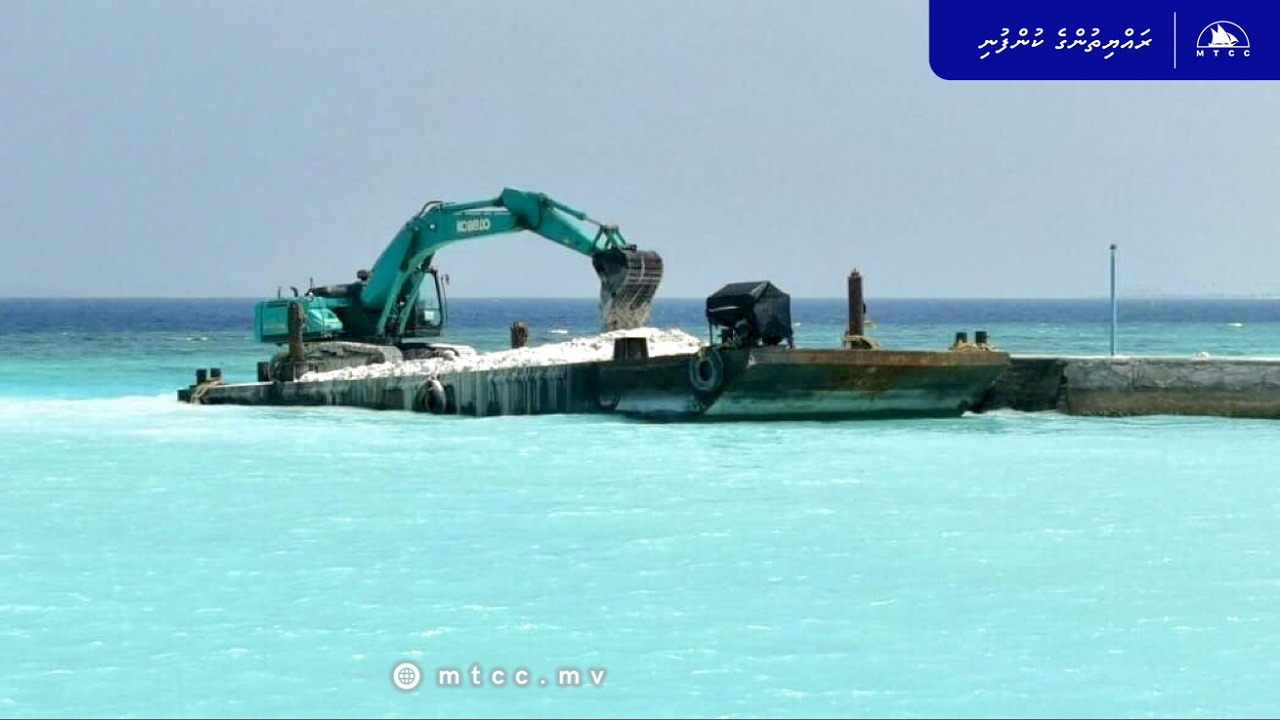 ފ. ދަރަނބޫދޫ ބަނދަރު ތަރައްޤީ ކުރުމުގެ މަޝްރޫޢުގެ 50 އިންސައްތަ މަސައްކަތް ނިމިއްޖެ