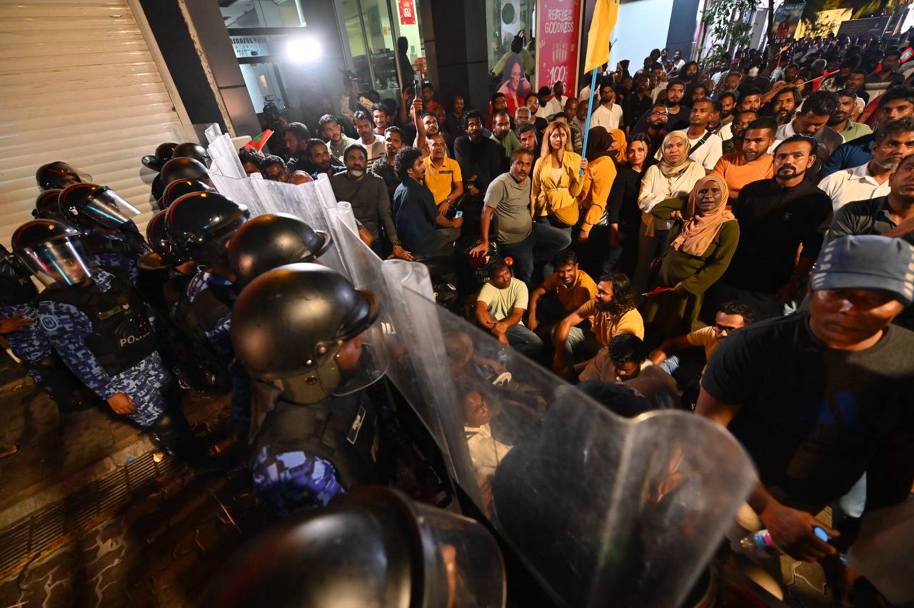 އެމްޑީޕީ މުޒާހަރާއިން ހައްޔަރުކޮށް ބަންދުގެ މުއްދަތު ޖެހި 6 މީހުން ބަނޑުހައިހޫނުކަމުގެ ހަޅުތާލެއް ފަށައިފި