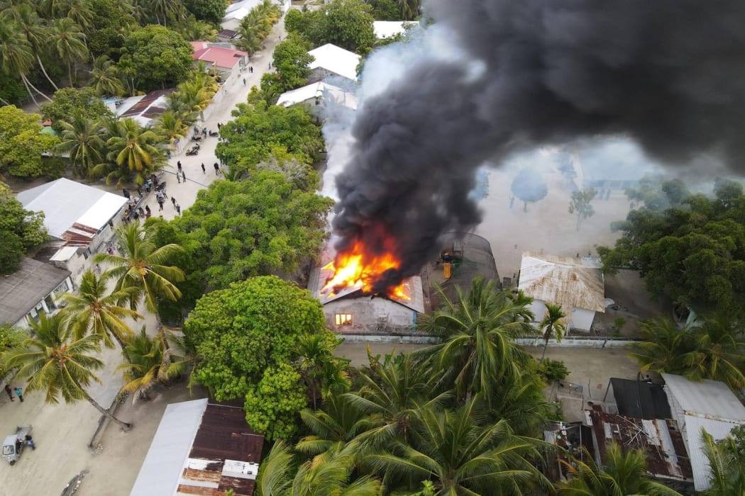 ގދ. ފިޔޯރީ ސްކޫލުގައި އަލިފާން ރޯވެ އަނދަނީ