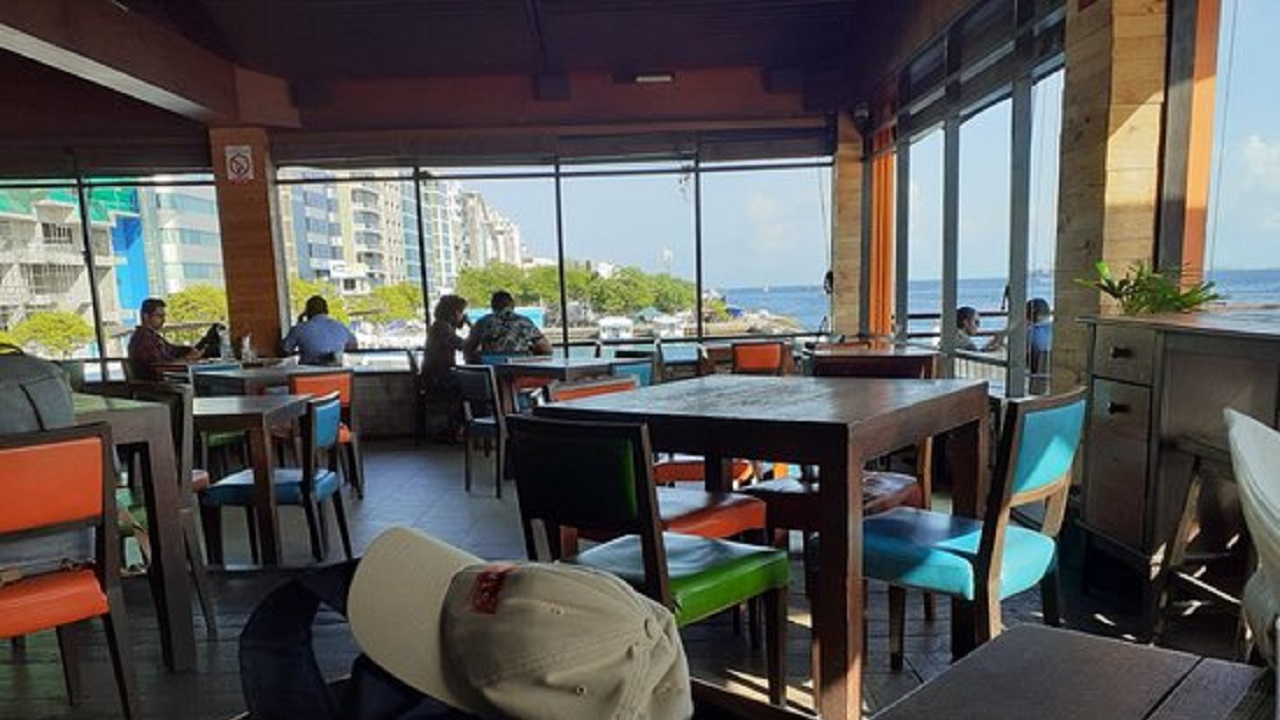 ރެސްޓޯރަންޓުތަކުގައި އާންމު އުސޫލުން ހިދުމަތްދިނުމުގެ ހުއްދަ ދީފި