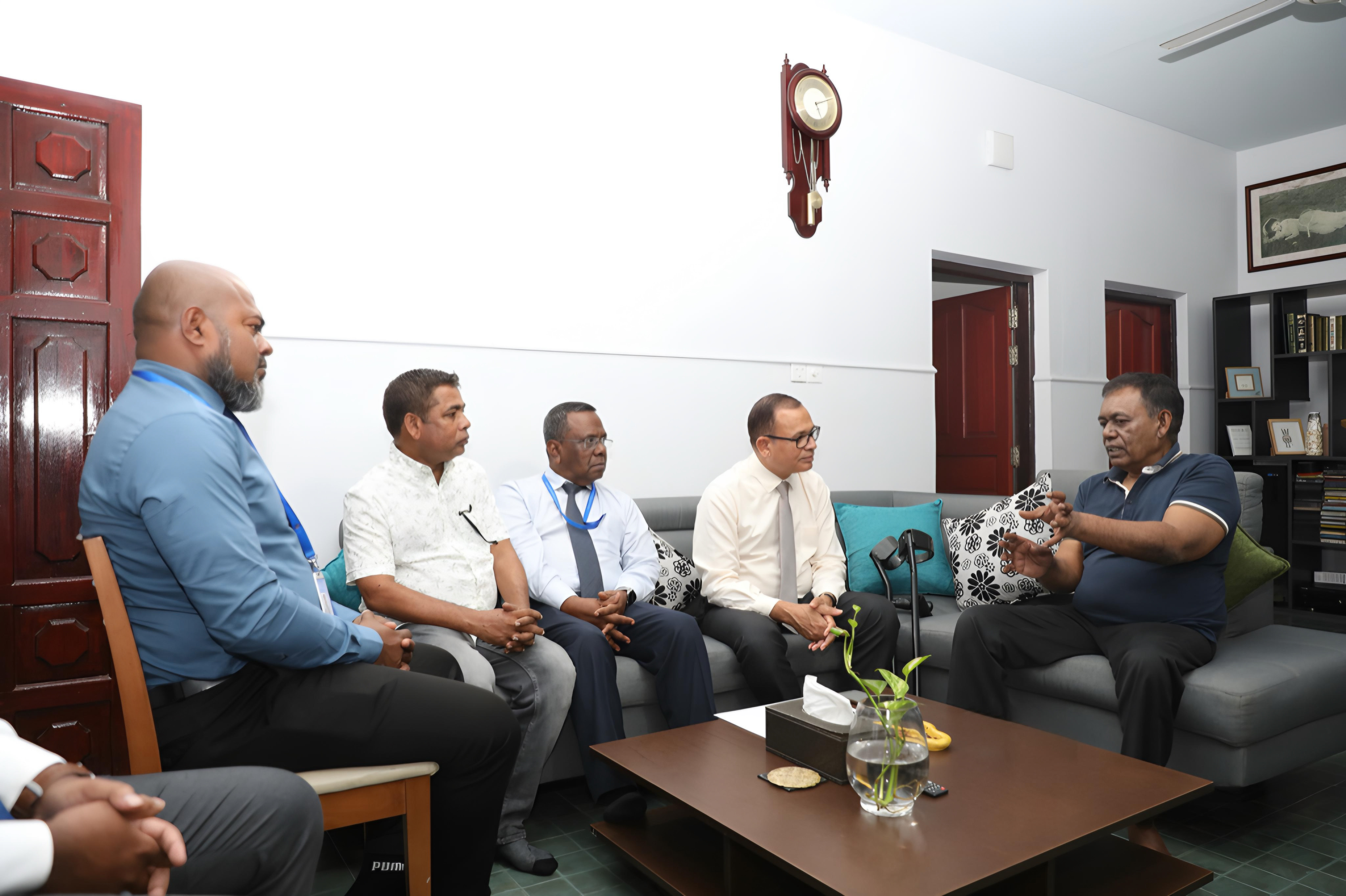 ލާމަރުކަޒީ ނިޒާމަށް ގެންނަ ބަދަލުތަކާ ގުޅޭގޮތުން އިބުރާއާއި މަޝްވަރާ ކޮށްފި