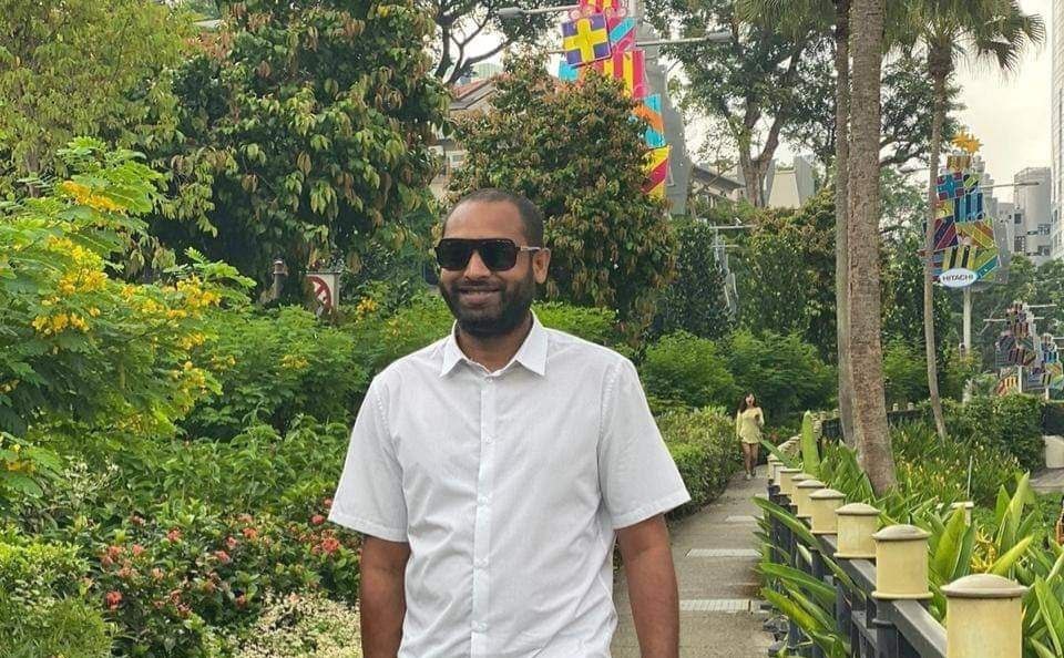 ކުރީގެ ދިއެފްއެމްގެ ސީއީއޯ މަސްއޫދަށް ހަމަލާދީ ޒަޚަމްކޮށްލައިފި