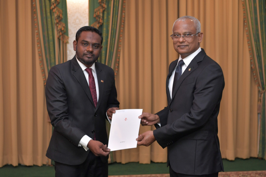 ޖިންސީ ފުރައްސާރައިގެ މައްސަލައަކާއި ގުޅިގެން އަކްރަމް މަޤާމުން ވަކިކުރަން ކޮމިޓީން ފާސްކޮށްފި