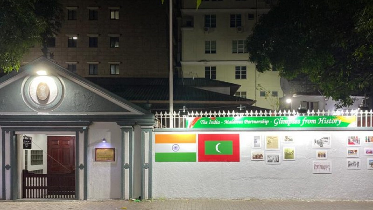 އިންޑިއާ ހައިކޮމިޝަން ގޮއްވާލާނެކަމަށްބުނެ ޓްވީޓްކުރި މީހާގެ ބަންދަށް އިތުރު 3 ދުވަސް