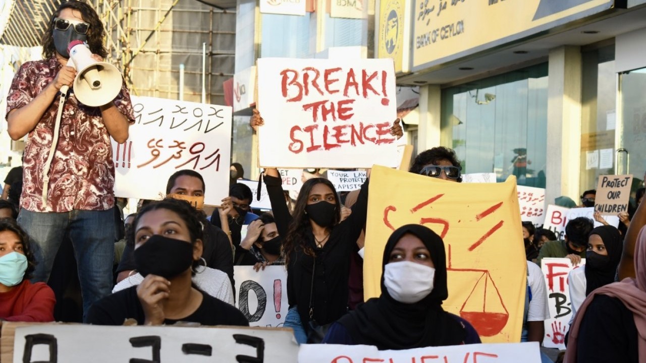 16 އަހަރުގެ އަންހެން ކުއްޖަކަށް ޖިންސީ ގޯނާކުރި މައްސަލައެއް ބަލަނީ