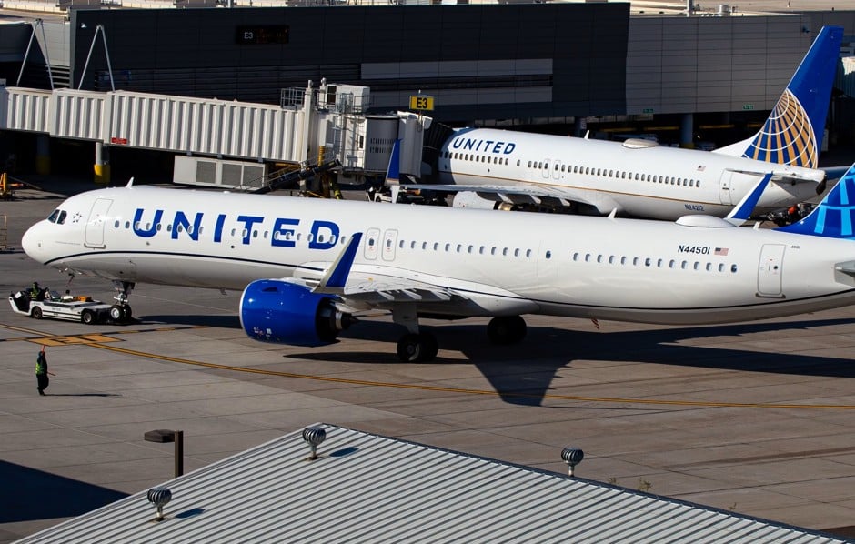 ނައިބު ރައީސް އިންނެވި ފްލައިޓެއްގައި ބޮމުގެ އިންޒާރެއް