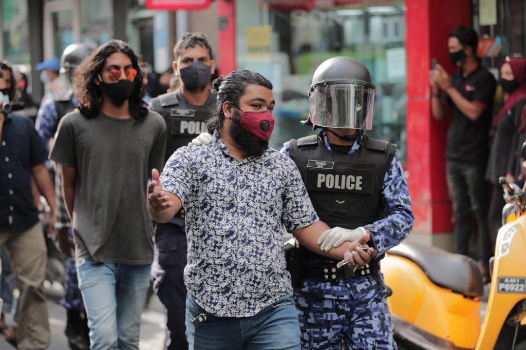 މިއަދު ހައްޔަރުކުރި ޒުވާނުން ވަކީލުންގެ ހައްގުން މަހުރޫމްކޮށްފި: ޝަމީމް