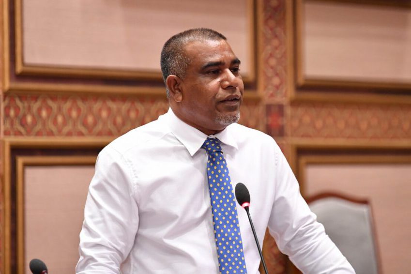 އެމްޑީޕީގެ ތެރޭގައި ވަރަށް ބޮޑަށް ނަސްލީ ތަފާތުކުރުންތައް އޮތް: ދޮންބިލެއް