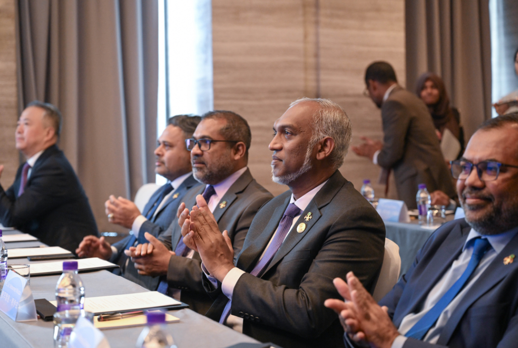 ރާއްޖެ އާއި ޗައިނާއާއި ދެމެދު އެކިދާއިރާތަކުން އެއްބާރުލުންދިނުމާބެހޭ 11 ފަހުމްނާމާއެއްގައި ސޮއިކޮށްފި