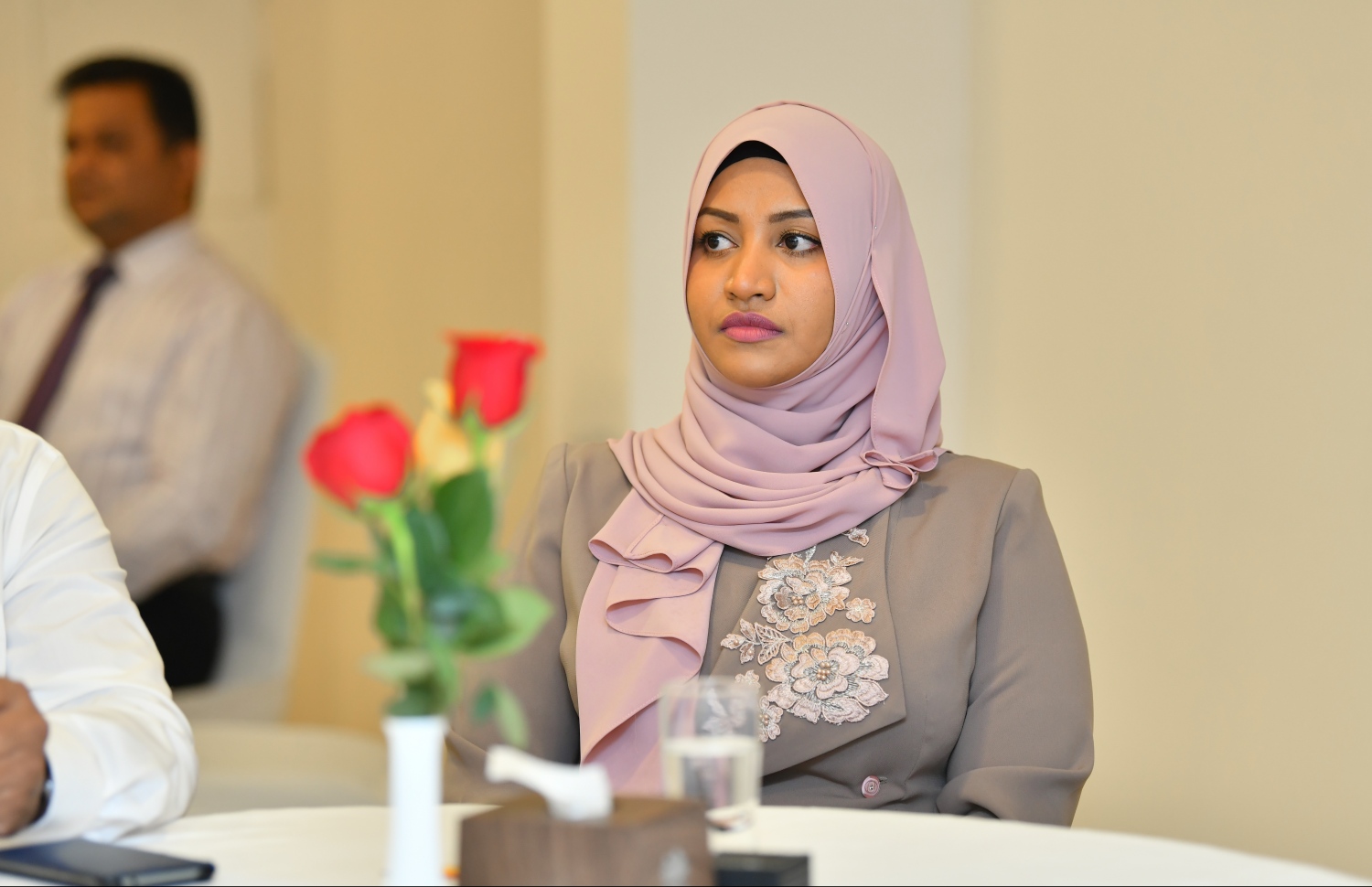 އައްޑޫ ފްލައިން ސްކޫލުގެ ދަރިވަރުންނަށް ބޭއިންސާފުން އަމަލުކުރޭ؛ ފިޔަވަޅު އަޅާނަން: ނަހުލާ