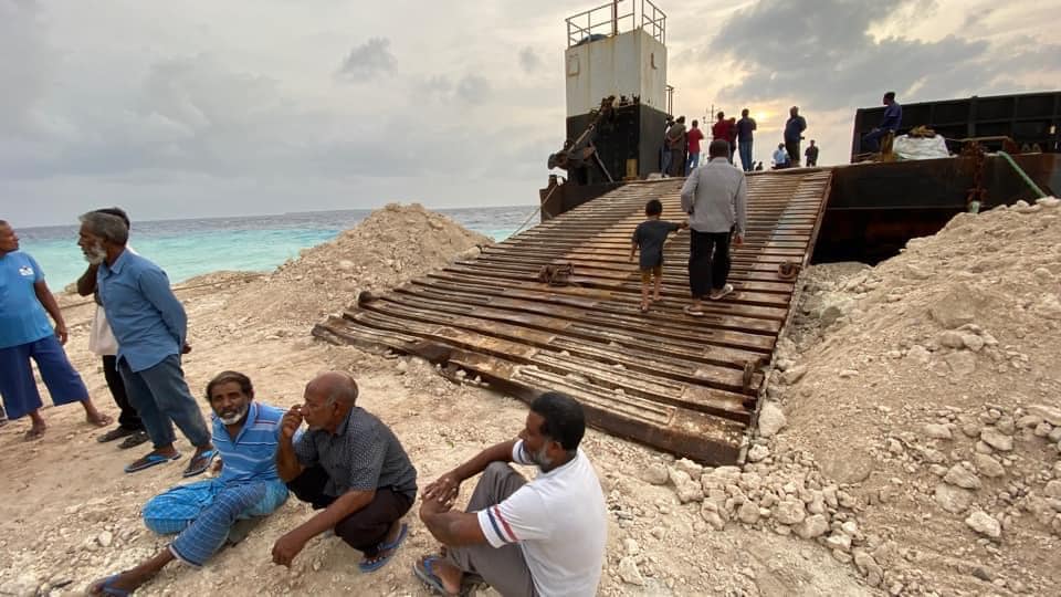 ފުނަދޫ ބޯޅަދަނޑުގެ މަސައްކަތަށް ފޯކައިދޫން ވެލި ނަގާތީ އިހުތިޖާޖު ކުރަނީ