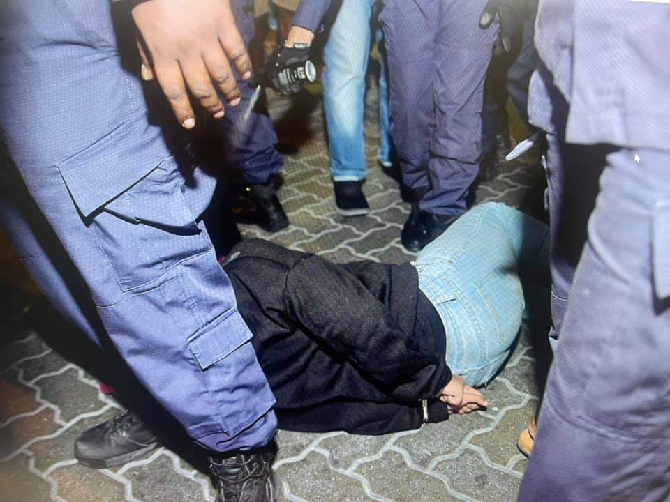 މުޒާހަރާގައި ފުލުހުން އަނިޔާކުރި ކަމަށް ބުނާ މައްސަލަ ބަލަނީ