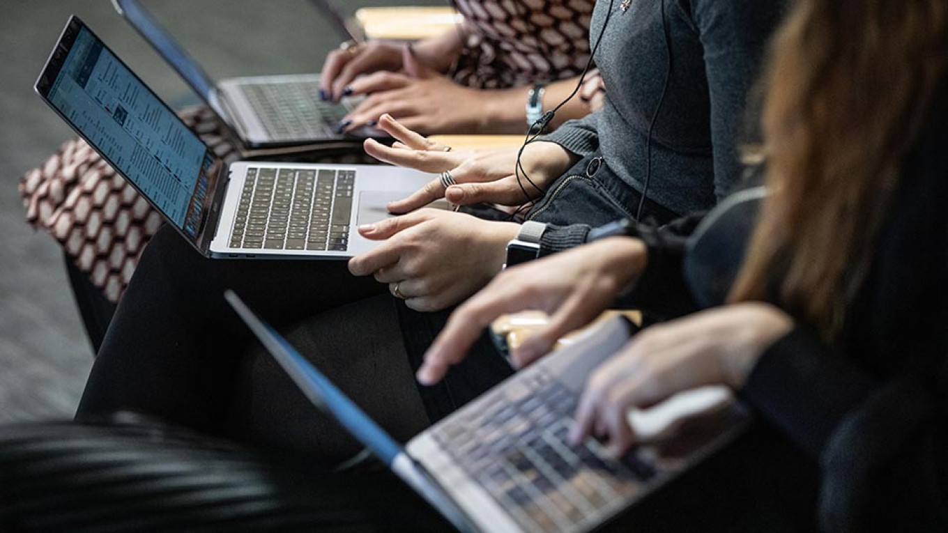 ރަޝިޔާއިން ދީފާނެ ސައިބަރ އެޓޭކަކަށް އެމެރިކާއިން އޮތީ ތައްޔާރަށް: ބައިޑެން