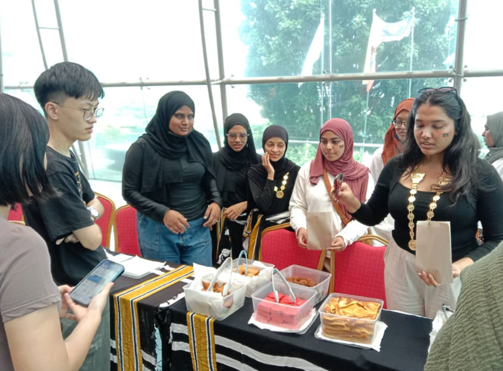 މެލޭޝިއާގައި ކިޔަވާ ދަރިވަރުން ދައްކަންޖެހޭ ޓެކްސް ލޯނަށް އިތުރުކޮށްދެނީ