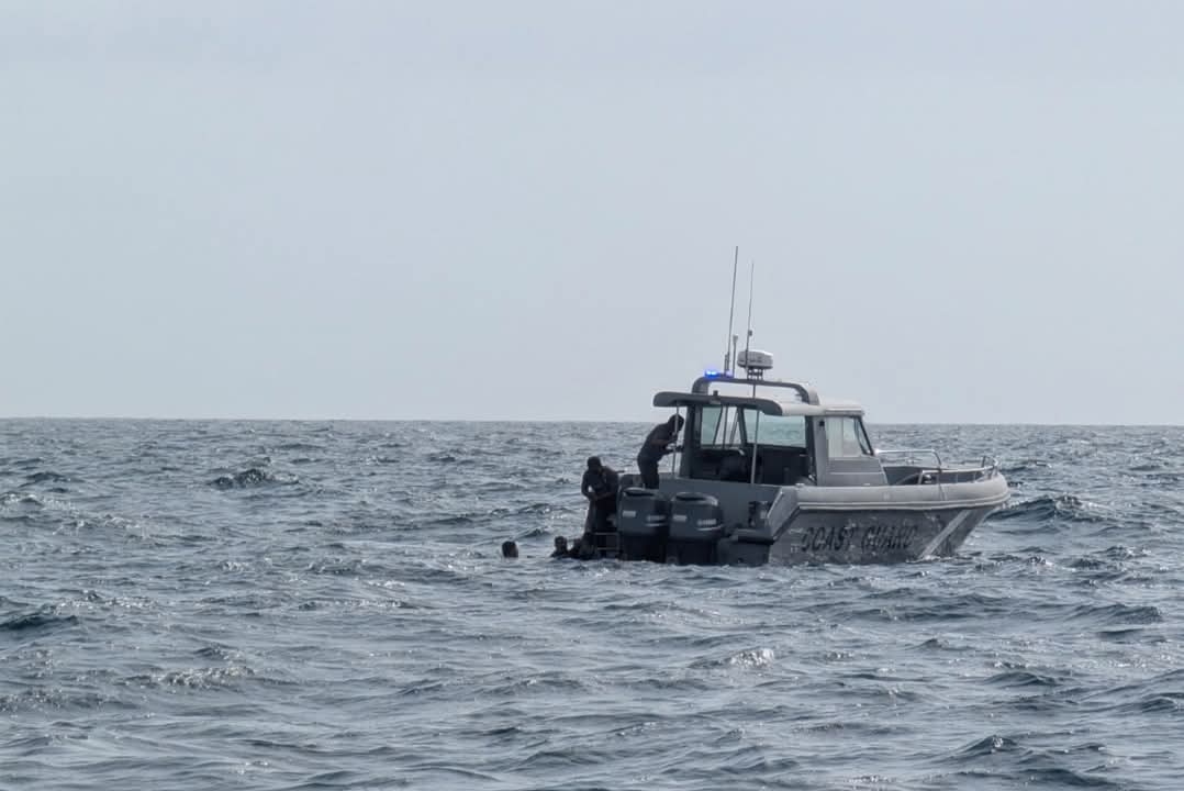 ކުމުންދޫ ކައިރިން ދޯންޏެއް ބަންޑުން ޖަހާލައި، ހާލު ދެރަވި ދެ މީހަކު ކުޅުދުއްފުއްޓަށް ގެންގޮސްފި