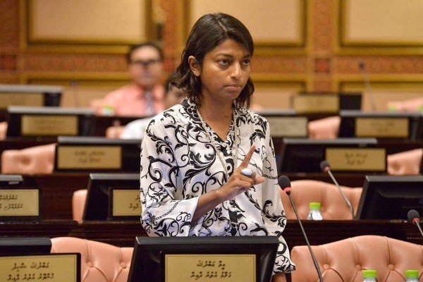 އީވާގެ ވަރުގަދަ އިންޒާރުތަކެއް އިޔާޒަށް؛ ޚަބަރުދާރު ހުއްޓާލާ!