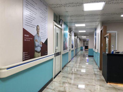 އޭޑީކޭ ހޮސްޕިޓަލްގައި ބަހައްޓާފައި ހުރި ބައެއް ސެނިޓައިޒާ ފުޅިތައް ވަގަށް ނަގައިފި