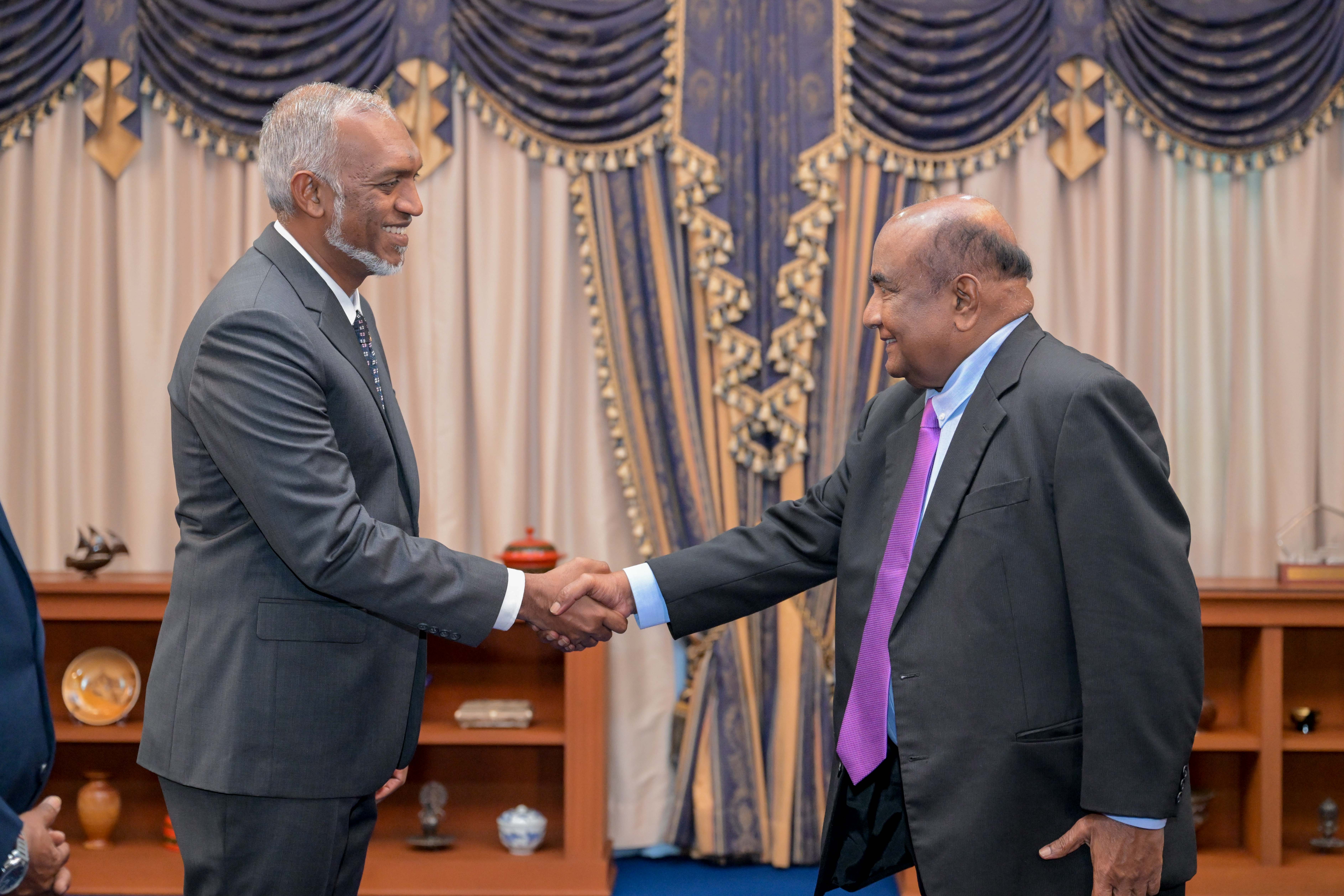 ރައީސް ޑރ. މުއިއްޒު، ލަންކާގެ ގާނޫނު ހަދާ މަޖިލިހުގެ ރައީސާ ބައްދަލު ކުރައްވައިފި