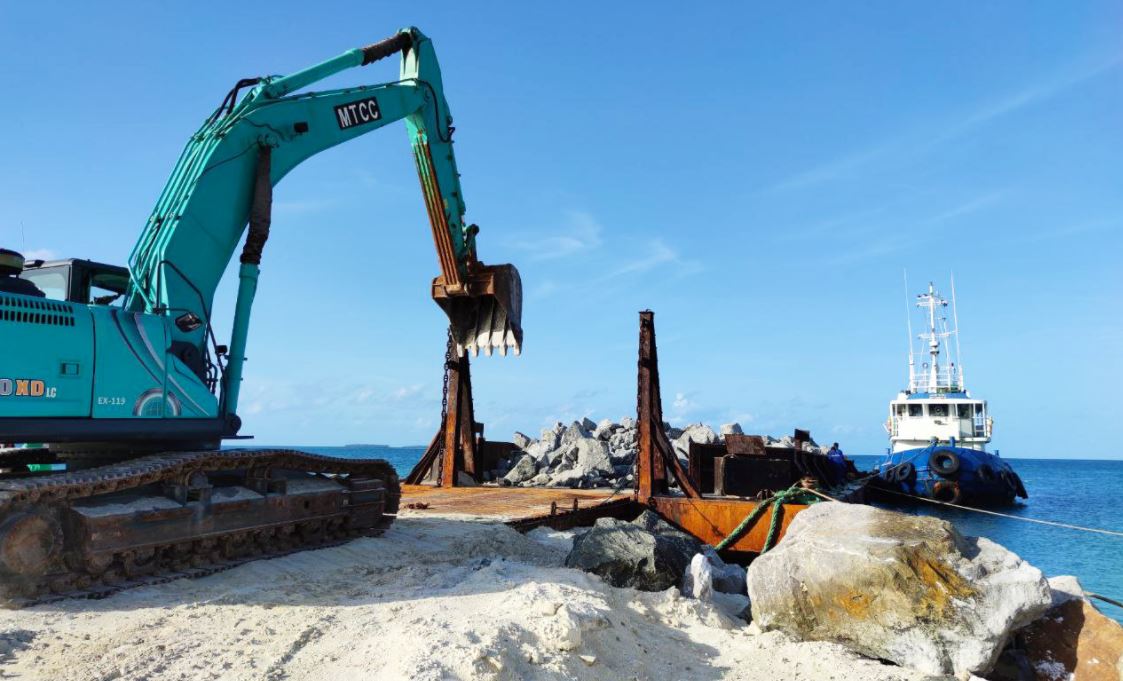 ހުޅުދެލީ ބަނދަރުގެ ބޭރުތޮށިލުމުގެ މަސައްކަތުގެ ބޮޑުބައެއް ނިމިއްޖެ