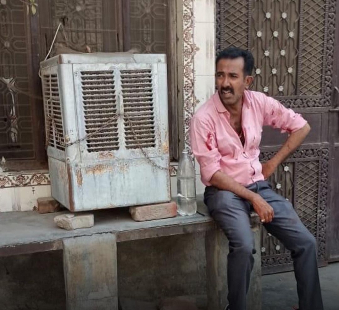 އަންހެނުންނަށް ހަމަލާދިނުމަށްފަހު ހަރީޝް ދުރުގައި މަޑުކޮށްލައިގެން.