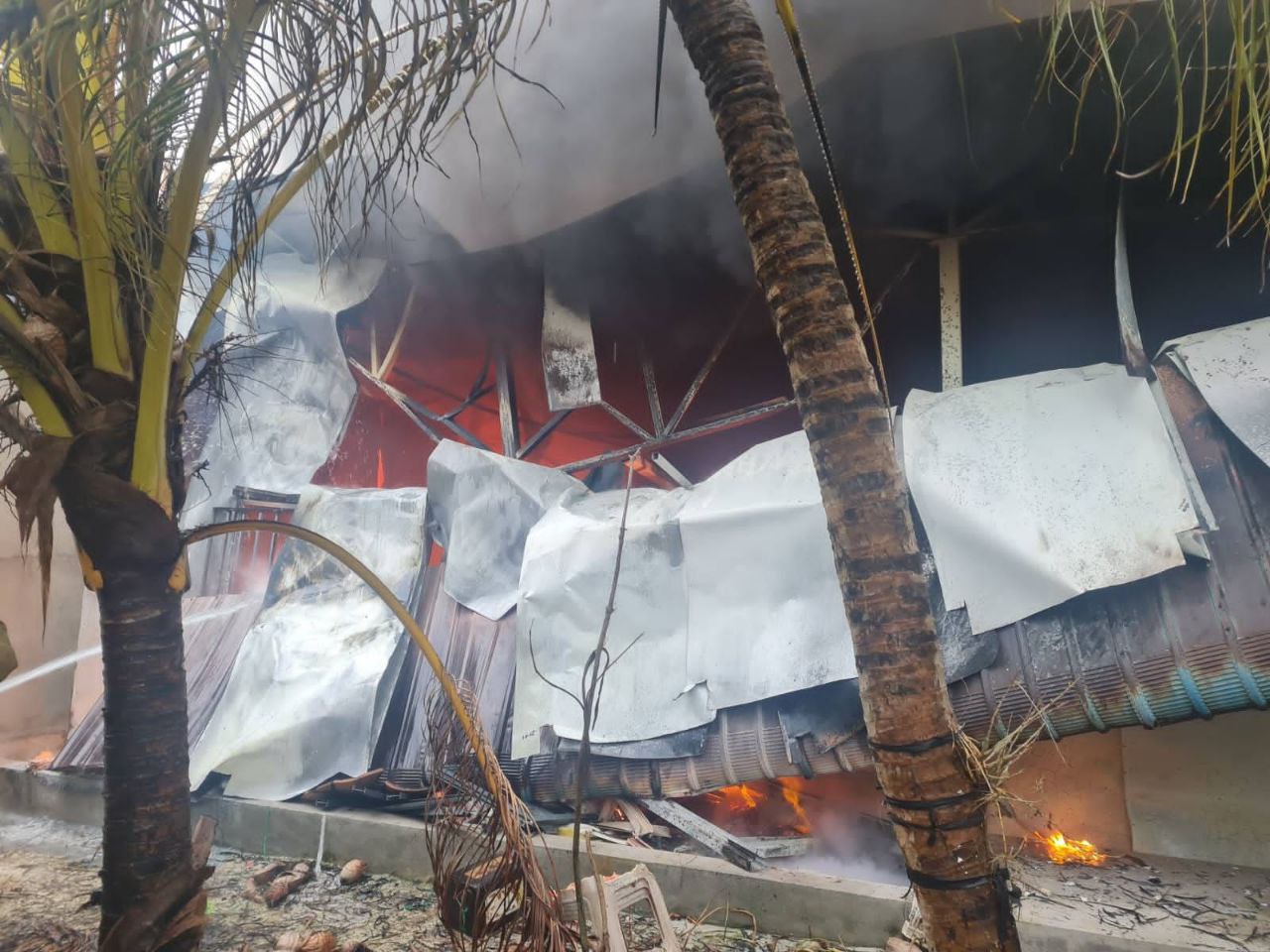 އައްޑޫ ހިތަދޫ ފައިވާން ގުދަނެއްގައި އަލިފާނުގެ ހާދިސާއެއް ހިނގައިފި