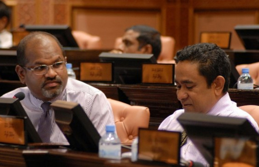 އާރަށުގެ މައްސަލަ: ނާޒިމްގެ ޙާޟިރުގައި އަދީބު ރައީސް ޔާމީނަށް 15 މިލިއަން ރުފިޔާދިން