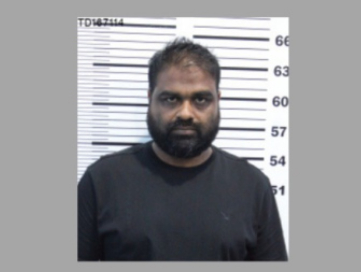 ސިނގިރޭޓު ވައްކަން: ޒިވާރު ކަސްޓަމްސްގެ ވަޒީފާއިން ސަސްޕެންޑުކޮށްފި