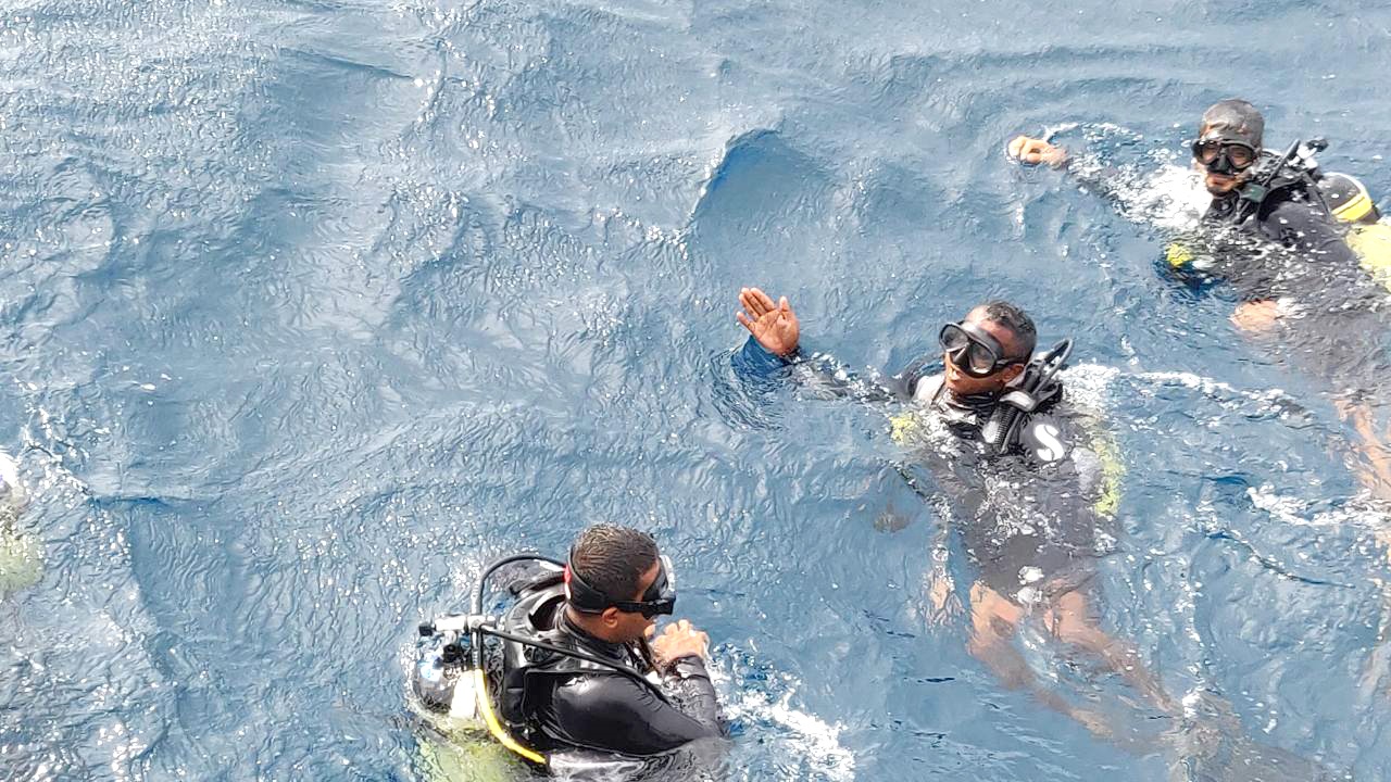 Maldives National Defense Force (MNDF) divers