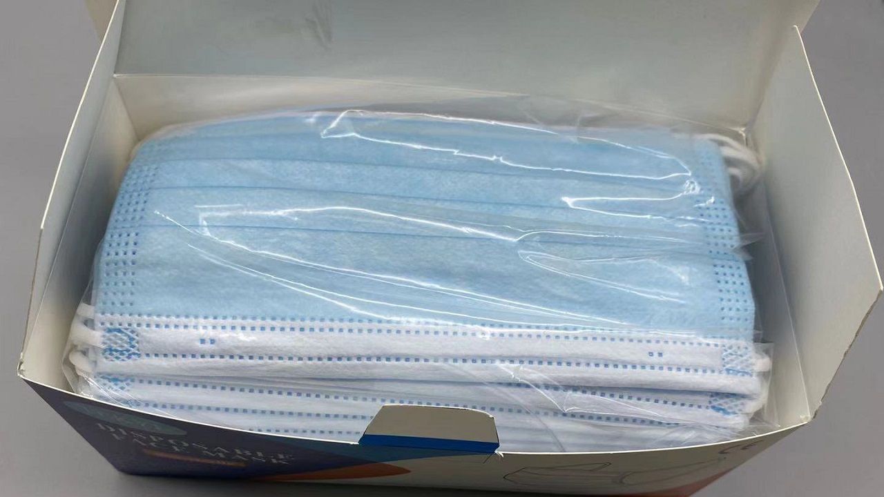 ލޮޓަސް ފިހާރައިން ފޭސް މާސްކް ރުފިޔާ އަކަށް