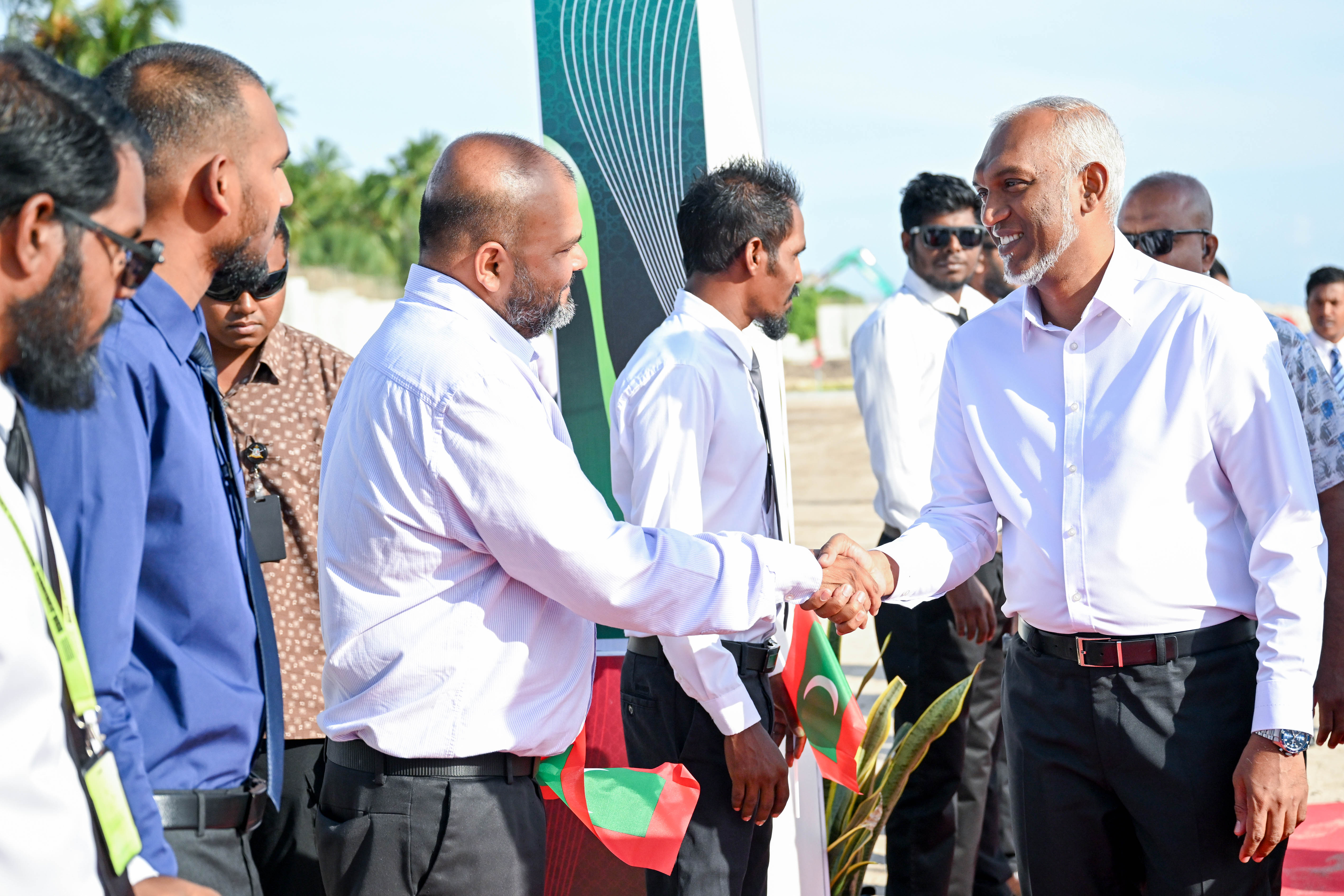 ރައީސް މެދުރާއްޖެތެރޭގެ ހަތަރު އަތޮޅަކަށް