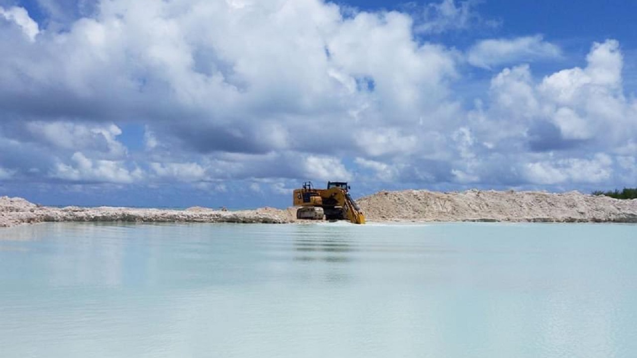 ސ. ހުޅުދޫ ބަނދަރުގެ ޢަމަލީ މަސައްކަތް ފަށައިފި