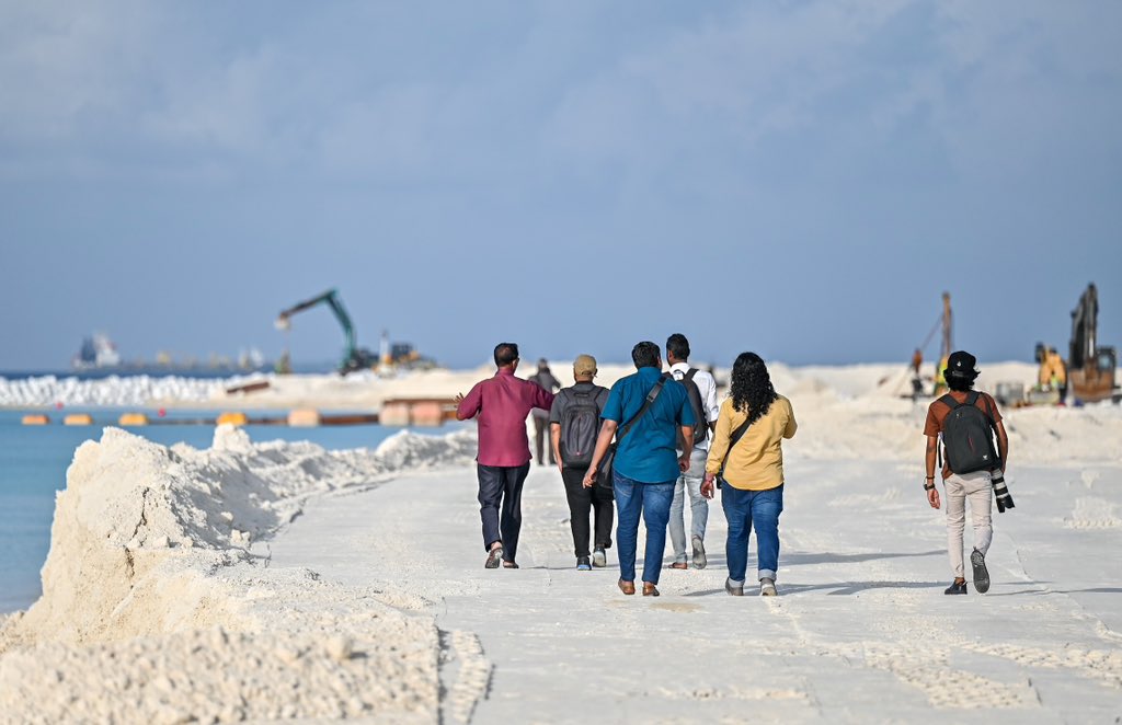 މާލޭ މީހުންނަށް ދޫކުރާ ގޯތިތަކާ ގުޅޭ  މަޝްރޫއެެއް ހުއްޓައެއް ނުލާ، ހުރިހާ ކަމެއް ބަރާބަރަށް އެބަހިނގާ: ސަރުކާރު