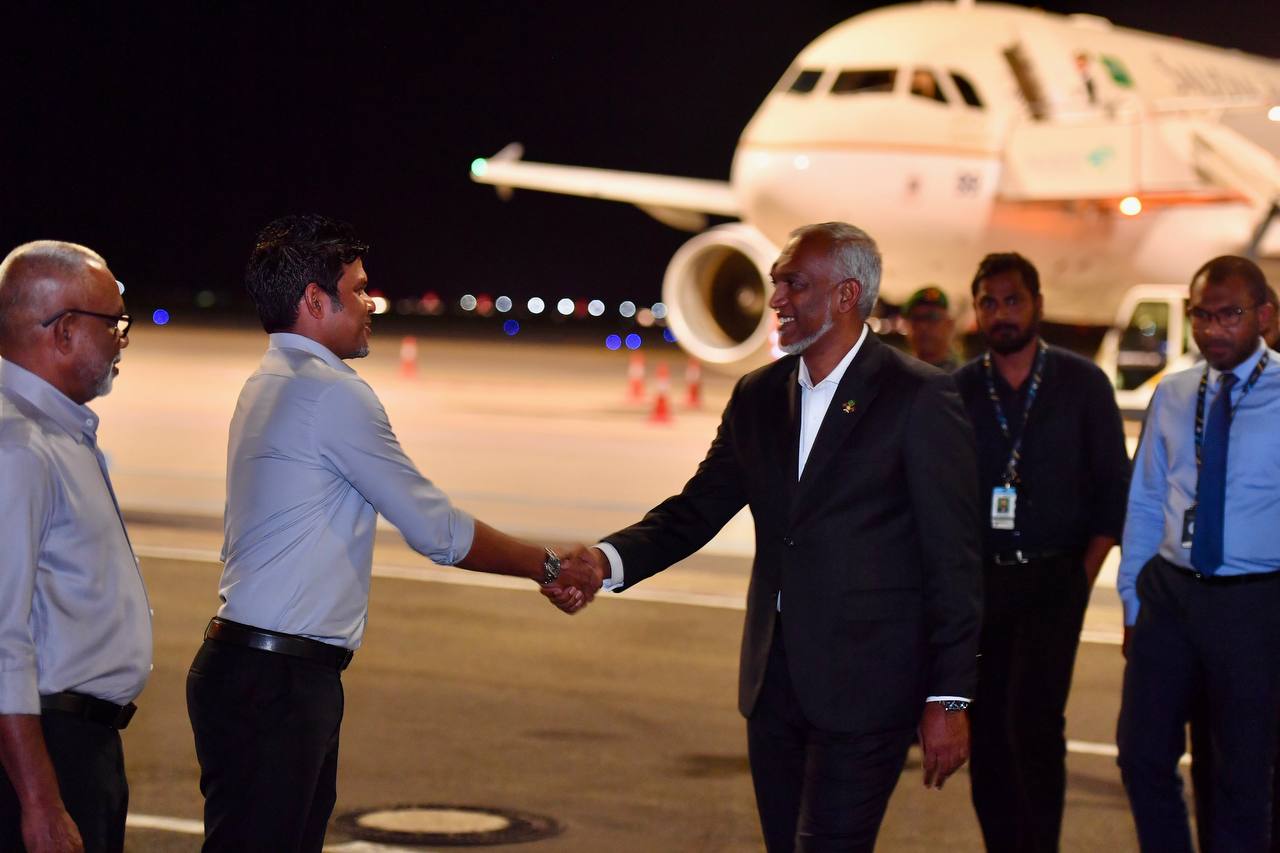 President and First Lady return to Malé after performing Umrah