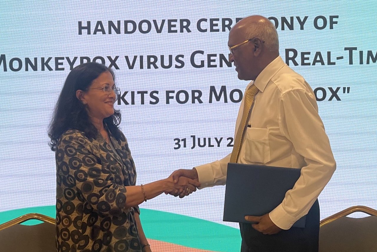 މަކުނު ވިދުރިއަށް ޓެސްޓްކުރާ ކިޓްތަކެއް ޑަބްލިއުއެޗްއޯއިން ރާއްޖެއަށް ހަދިޔާކޮށްފި