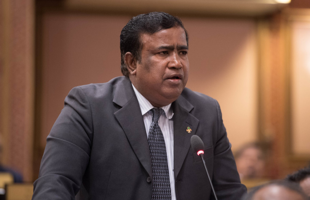 ޝަރުޢީ ނިޒާމުގައި ތިއްބެވި ގިނަ ބޭފުޅުން ޚިދުމަތް ކުރަށްވަނީ އިޚްލާސްތެރިކަމާއެކު: ޣަފޫރު