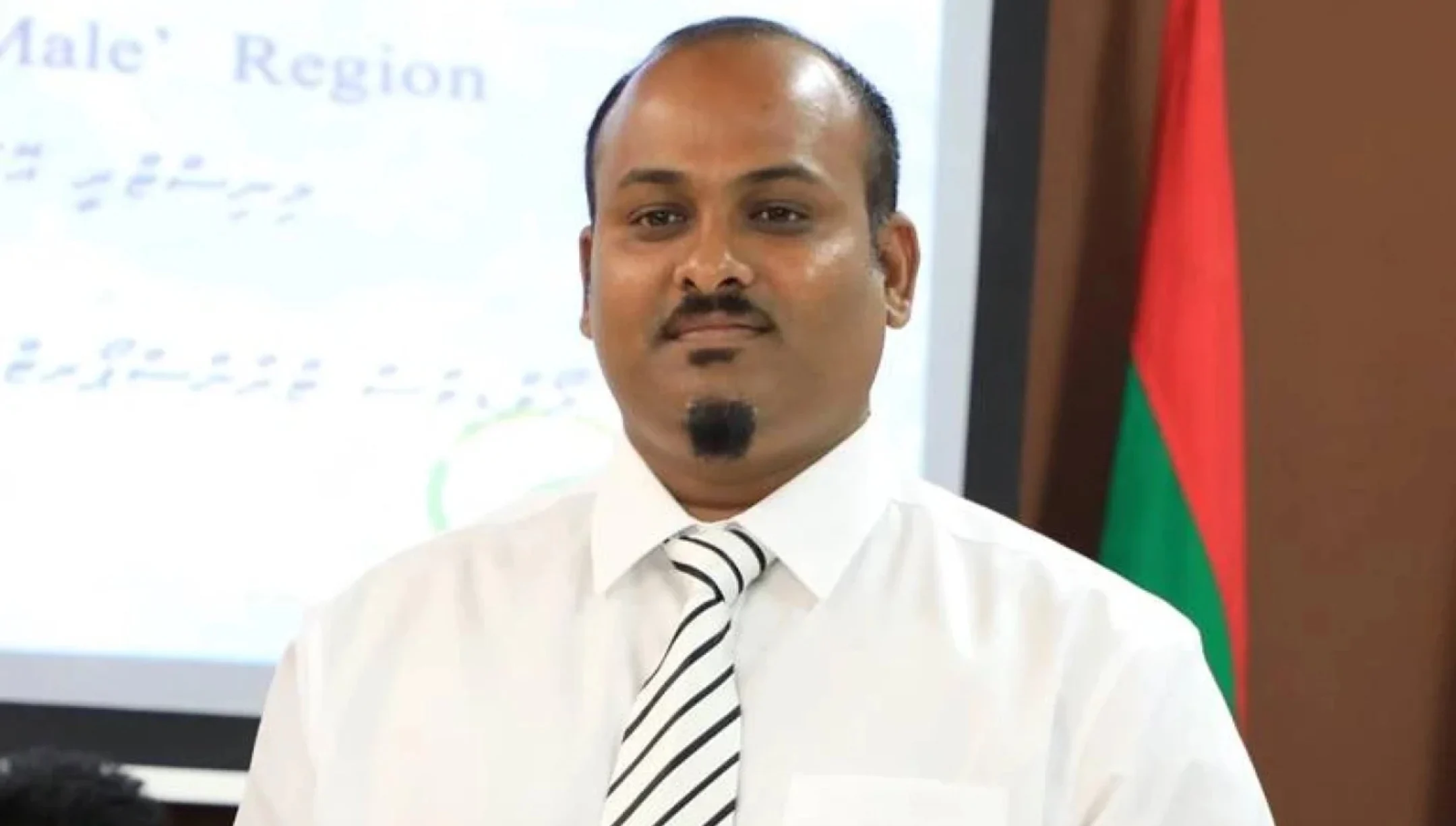 ފުއްގިރި މައްސަލަ: ޑޮލަރު މާރުކުރަން ދިން ޗެކުގައި އޮތީ ކްރިކް ރިޒާގެ ނަމާއި ސޮއި