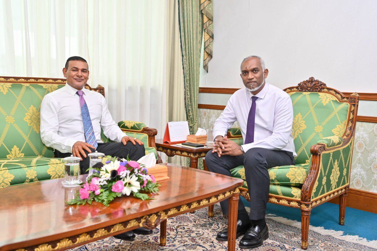 ރައީސް ސިޔާމާއި ބައްދަލުކުރައްވައިފި