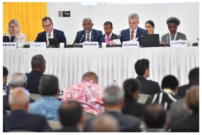 ދެމެހެއްޓިނިވި ތަރައްޤީގެ ލަނޑުދަނޑިތައް ހާސިލުކުރަން މާލީއެހީތެރިކަން ލިބުމާއި ނުލިބުމަކީ އިންސާފާ ގުޅިފައިވާ ސުވާލެއް: ރައީސް