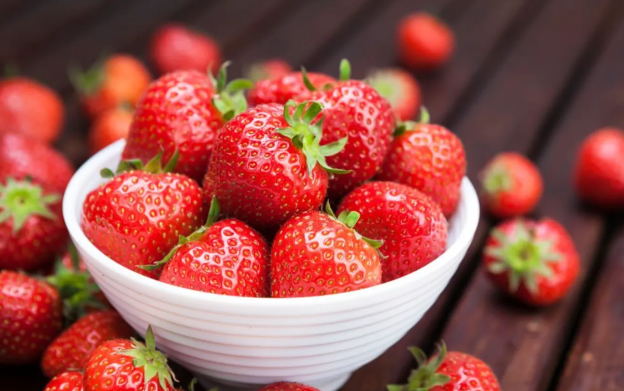 ސްޓްރޯބެރީ އިން ހަންގަނޑަށް ލިބޭ ފައިދާތައް އެނގޭތަ؟