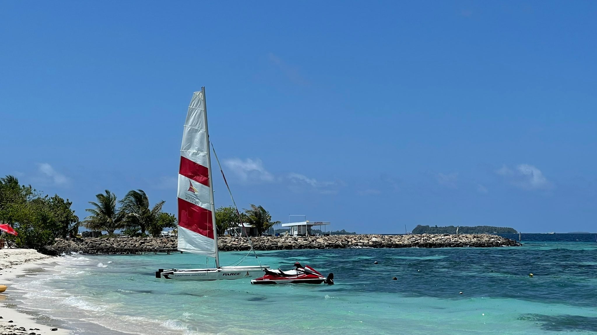 ގުޅިފަޅު ކައިރިން ބަންޑުން ޖަހާލި ލޯންޗެއްގައި ތިބި 12 މީހުން ސަލާމަތްކޮށްފި