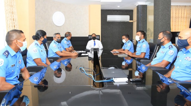 ފުލުހުންނަށް ލިބޭ ތަމްރީންގެ ބޭނުން ހެޔޮގޮތުގައި ހިފުމަށް ހޯމް މިނިސްޓަރ ގޮވާލައްވައިފި