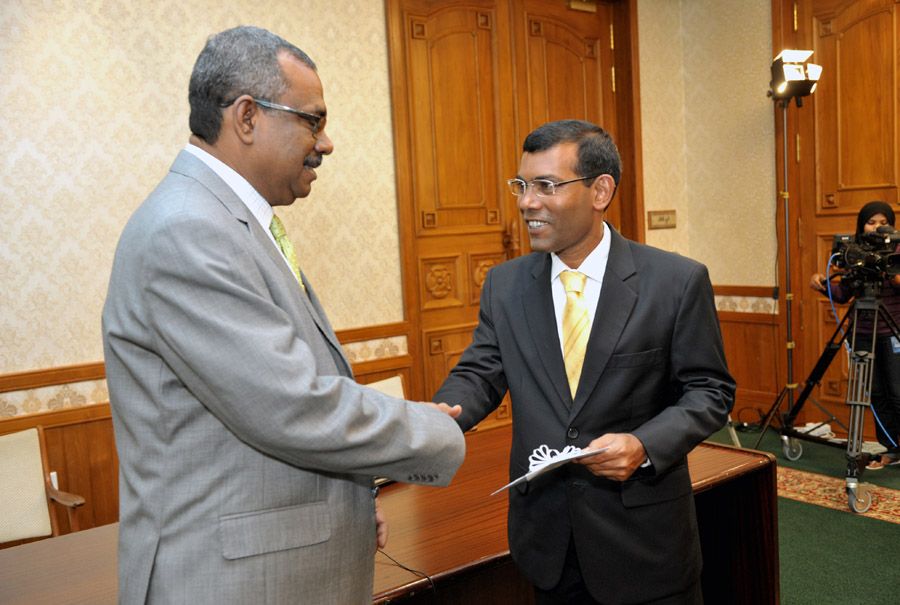 ސަރަނގު އާދަމް މަނިކު ދުލުން ބޮޑުތަކުރުފާނު ވާހަކަ؛ ބޮޑުތަކުރުފާނު ތެދުވީ ބޭރުގެ ވިޔަފާރި މަނާކުރުމުން