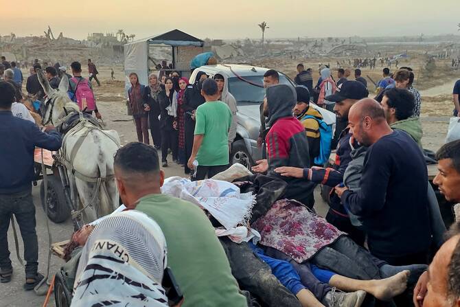 Displaced Palestinians push a cart with bodies after people were hit by Israeli fire as they headed to a food distribution center in Rafah on June 1, 2025. (AFP)