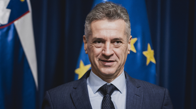 ސްލޮވޭނިއާއިން ފަލަސްތީނަކީ މިނިވަން ދައުލަތެއްކަމަށް ބަލައިގެންފި