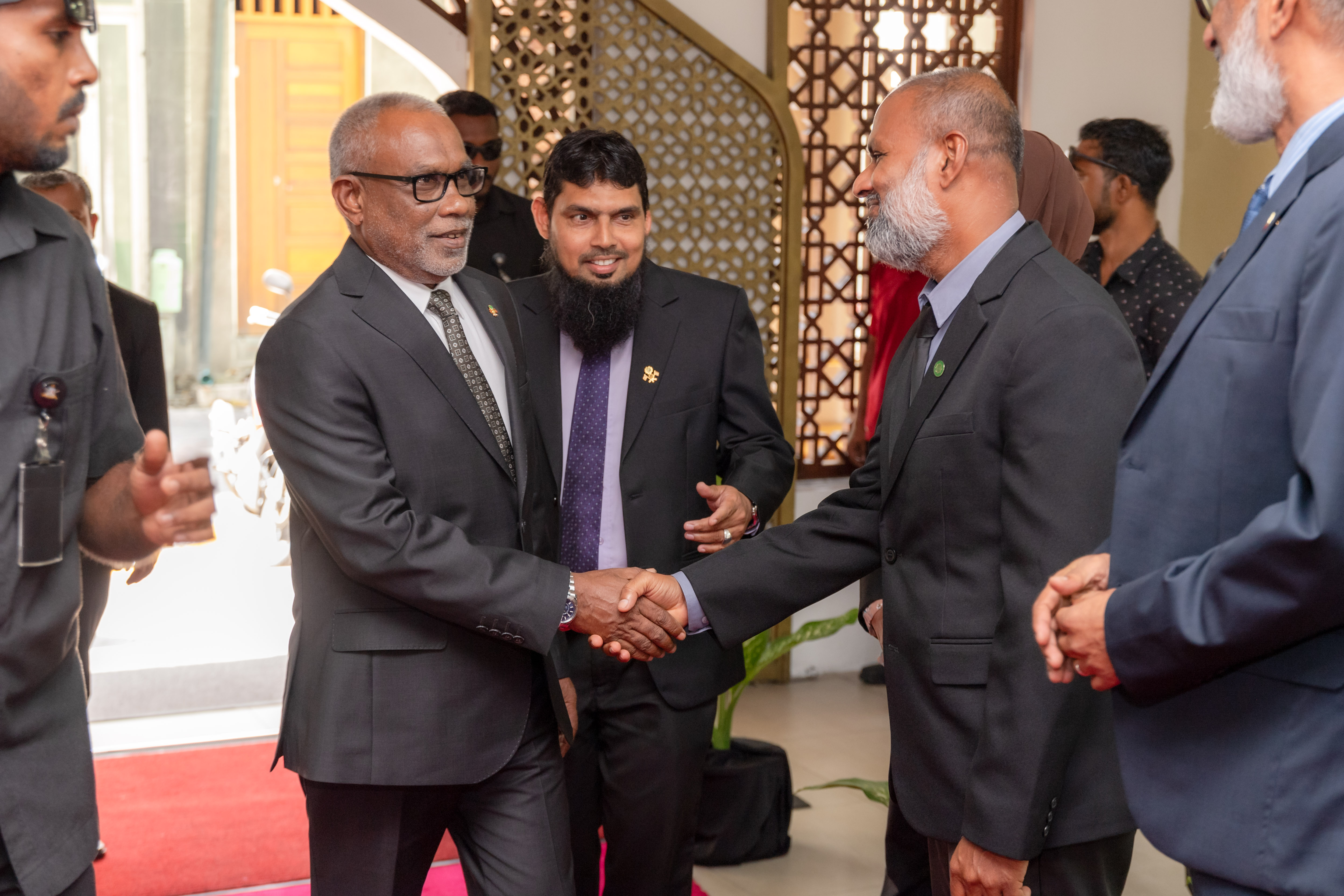 ހަމަޖެހުން  ޤާއިމްވާނީ އެތަނެއްގައި އުޅޭ ބައެއްގެ އަޚުލާގީ މިންގަނޑު ރަނގަޅު ގޮތުގައި ހުރެގެން: އަބުދުއްރަޙީމް