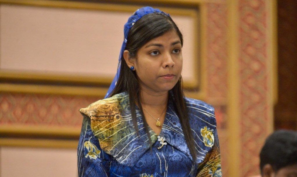 މަޖިލީހުގެ ތަޅުން ދޫކޮށް ނުނިކުތީ ޤަވާއިދާ ޚިލާފަށް އެކަން ކުރެއްވުމުން: ރޮޒައިނާ