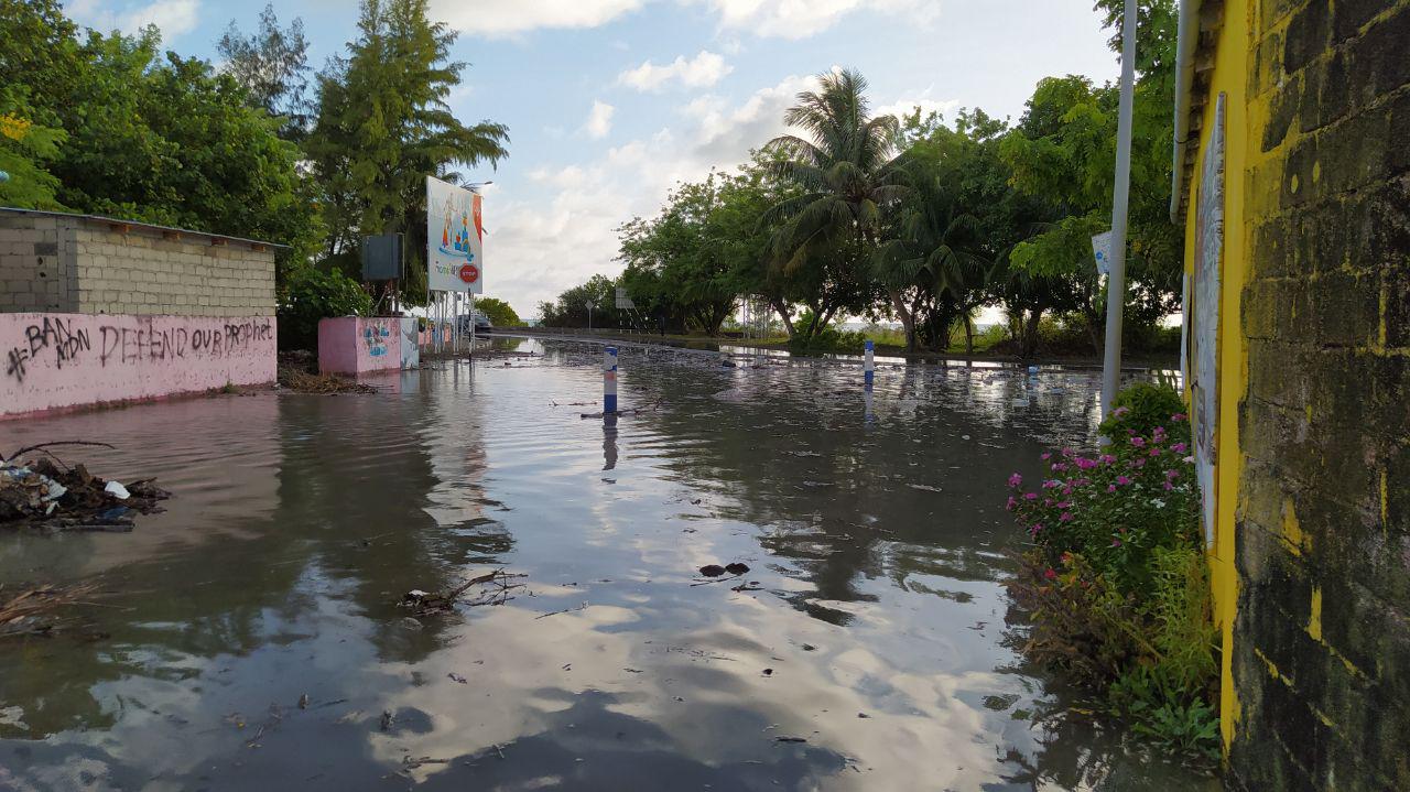 އައްޑޫޫ ސިޓީ މަރަދޫއާއި ހަނކެޑެ ސަރަހައްދު ކޯޒްވޭއަށް އުދައަރާ ފެންބޮޑުވެފަ
